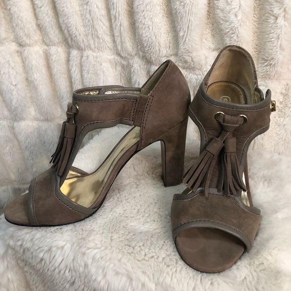 Coach size 7 tan suede tasseled sandals - Picture 1 of 4